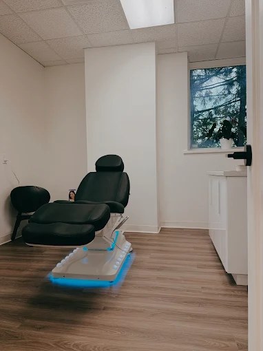 Salle de traitement de la clinique de Trois-Rivières du Centre | Treatment room at Le Centre's Trois-Rivières clinic